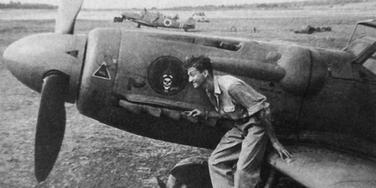 Ezer Weizman with his fighter plane during Israel War of Independence